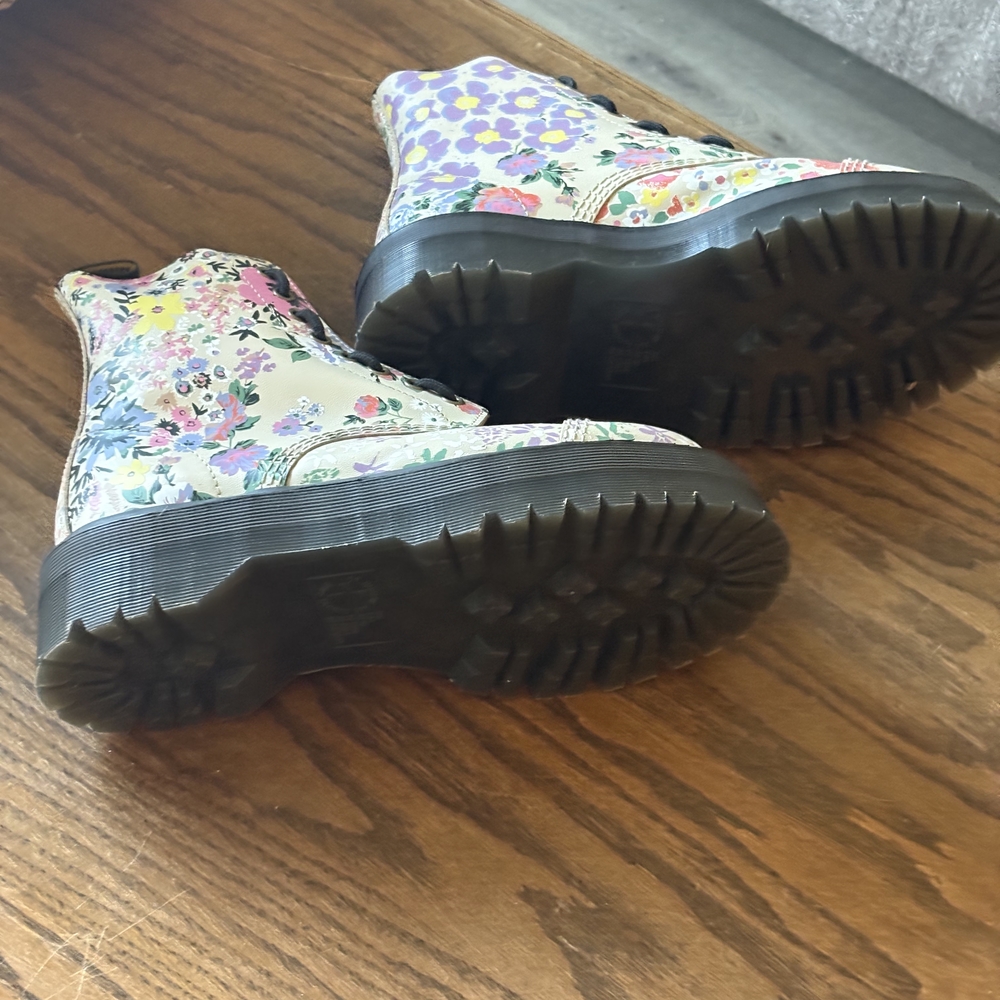 Dr. Martens Floral Lace-Up Platform Boots - Women's Pink Multi - Picture 4 of 7